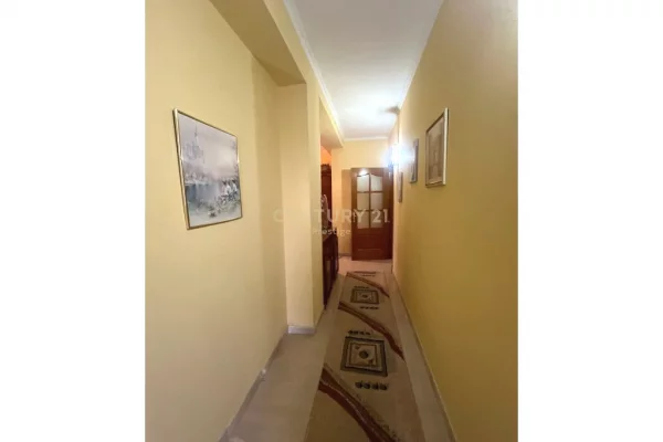Shtepi ne shitje Apartament ne Tirane, 3+1, Mobilimi E mobiluar, Pagesa 380,000  Euro.