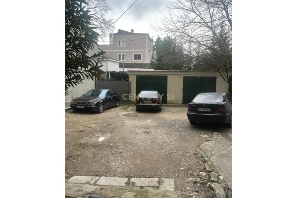 Shtepi ne shitje Apartament ne Tirane, 3+1, Mobilimi E mobiluar, Pagesa 380,000  Euro.