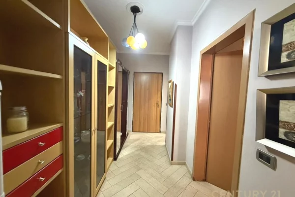 Shtepi ne shitje Apartament ne Tirane, 1+1, Mobilimi E mobiluar, Pagesa 179,000  Euro.