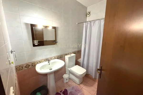 Shtepi me qera Apartament ne Tirane, 2+1, Mobilimi E mobiluar, Pagesa 100,000  Leke.