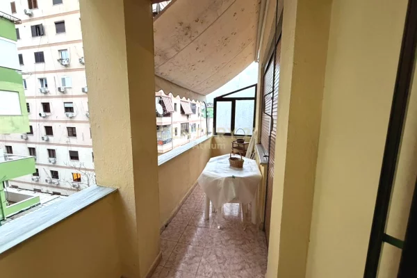 Shtepi me qera Apartament ne Tirane, 2+1, Mobilimi E mobiluar, Pagesa 100,000  Leke.