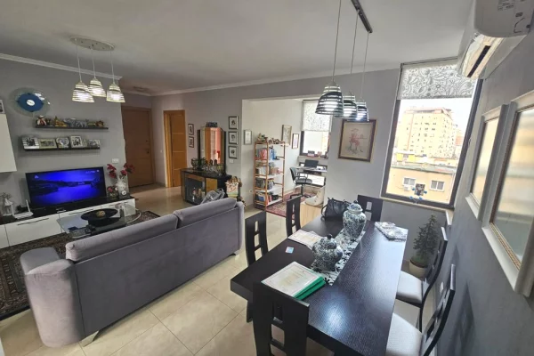 Shtepi ne shitje Apartament ne Tirane, 3+1, Mobilimi E mobiluar, Pagesa 415,000  Euro.