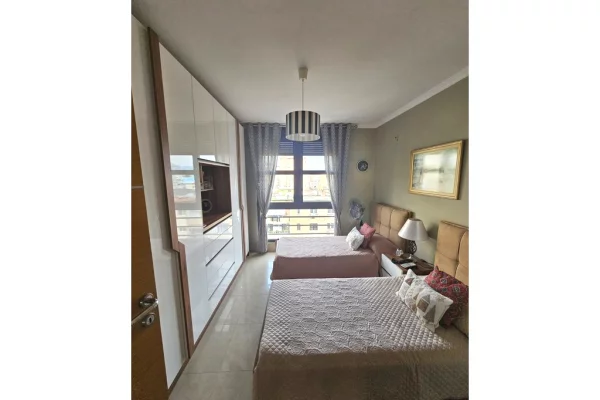 Shtepi ne shitje Apartament ne Tirane, 3+1, Mobilimi E mobiluar, Pagesa 415,000  Euro.