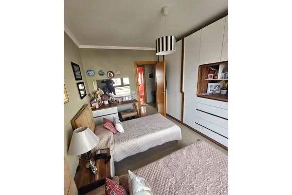 Shtepi ne shitje Apartament ne Tirane, 3+1, Mobilimi E mobiluar, Pagesa 415,000  Euro.