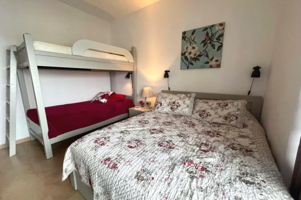 Shtepi ne shitje Apartament ne Sarande, 2+1, Mobilimi E mobiluar, Pagesa 220,000  Euro.