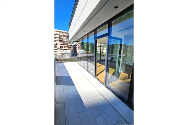 Apartament 2+1+2 post parkimi per qira tek Lake View