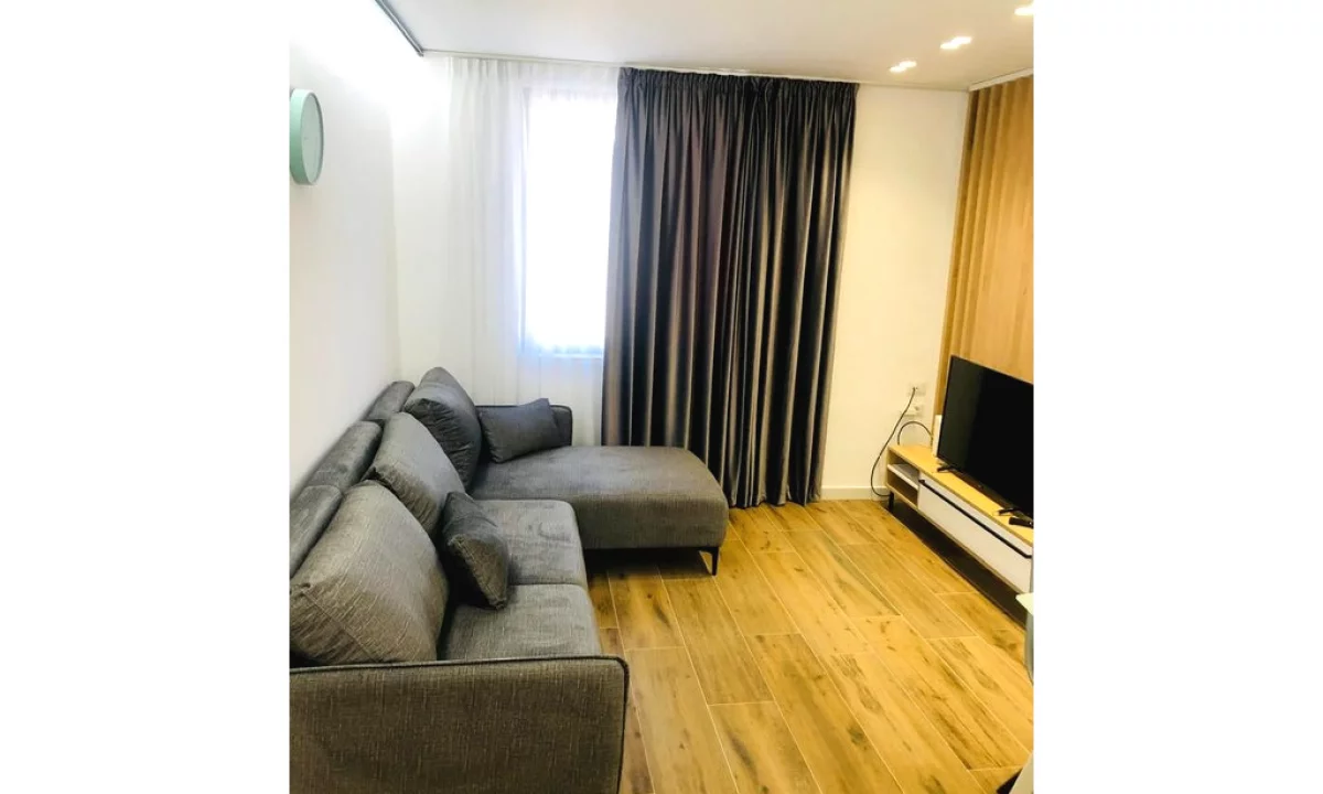 Shtepi ne shitje Apartament ne Tirane, 1+1, Mobilimi E mobiluar, Pagesa 240,000  Euro.