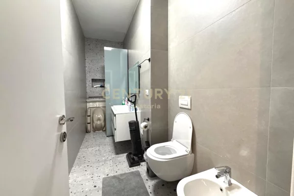 Shtepi ne shitje Apartament ne Tirane, 2+1, Mobilimi E mobiluar, Pagesa 230,000  Euro.