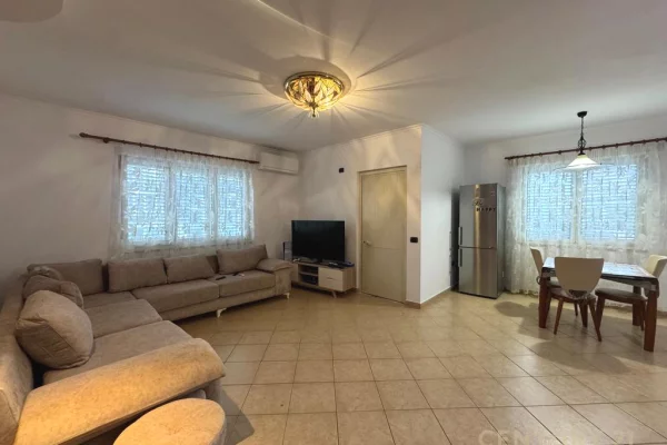 Shtepi me qera Apartament ne Tirane, 2+1, Mobilimi E mobiluar, Pagesa 800  Euro.