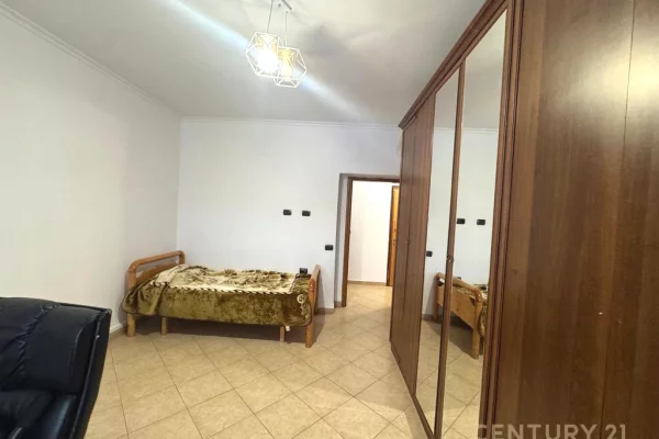 Shtepi me qera Apartament ne Tirane, 2+1, Mobilimi E mobiluar, Pagesa 800  Euro.