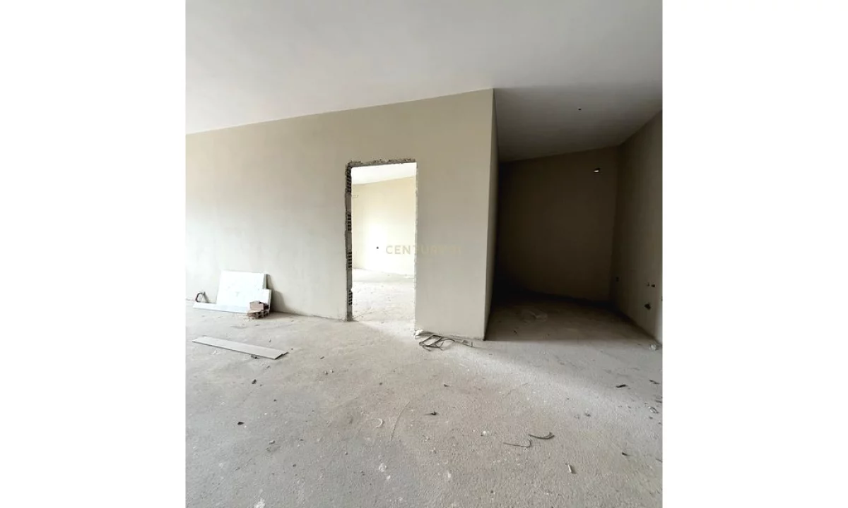 Shtepi ne shitje Apartament ne Vlore, 1+1, Mobilimi Bosh, pa mobiluar, Pagesa 130,000  Euro.