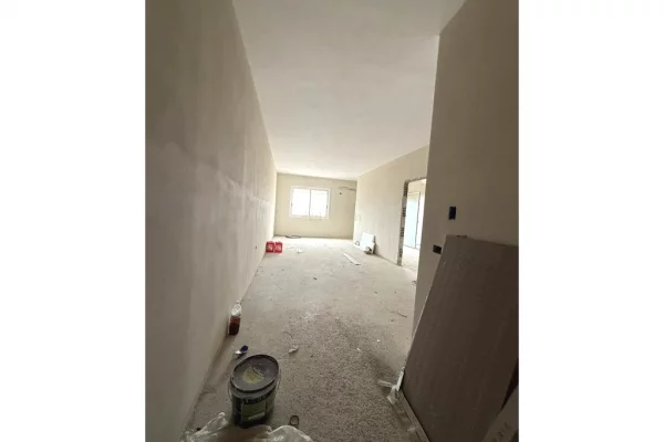 Shtepi ne shitje Apartament ne Vlore, 1+1, Mobilimi Bosh, pa mobiluar, Pagesa 130,000  Euro.