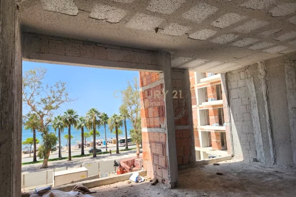 Shtepi ne shitje Apartament ne Vlore, 3+1, Mobilimi Bosh, pa mobiluar, Pagesa 566,000  Euro.