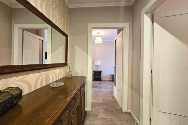 Shtepi ne shitje Apartament ne Tirane, 3+1, Mobilimi E mobiluar, Pagesa 299,900  Euro.
