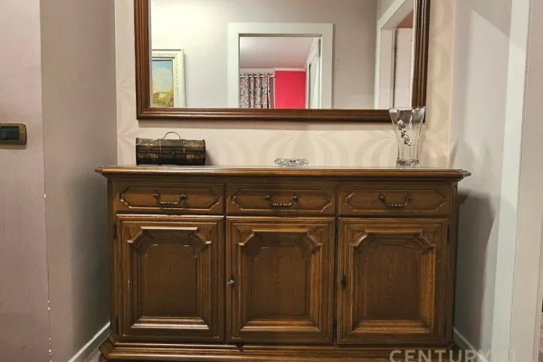 Shtepi ne shitje Apartament ne Tirane, 3+1, Mobilimi E mobiluar, Pagesa 299,900  Euro.