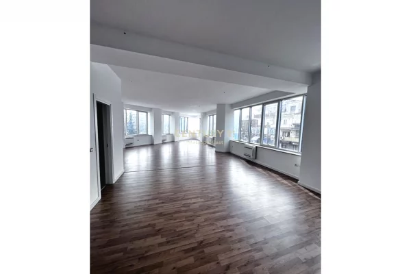 Ambient Per Qira Tek Stadiumi Dinamo