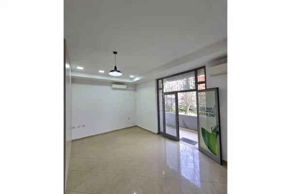 Ambient biznesi ne shitje 3+1 ne Tirane - 320,000 Euro