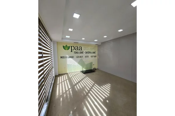 Ambient Komercial per Shitje tek Pallati me Shigjeta