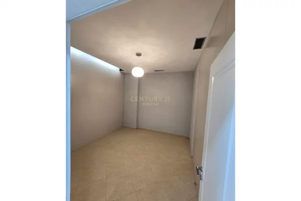 Ambient Komercial per Shitje tek Pallati me Shigjeta