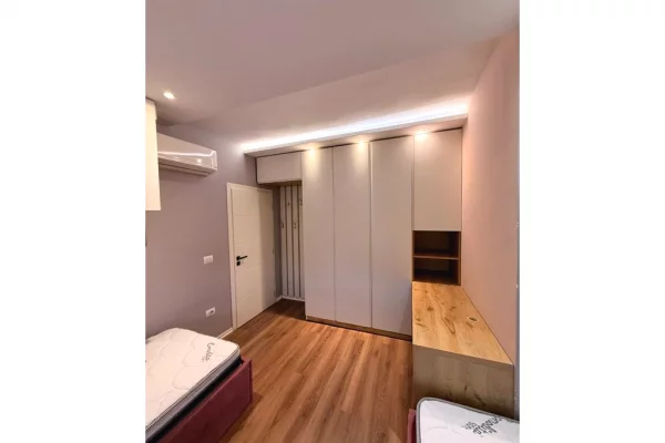Shtepi me qera Apartament ne Tirane, 2+1, Mobilimi E mobiluar, Pagesa 1,000  Euro.