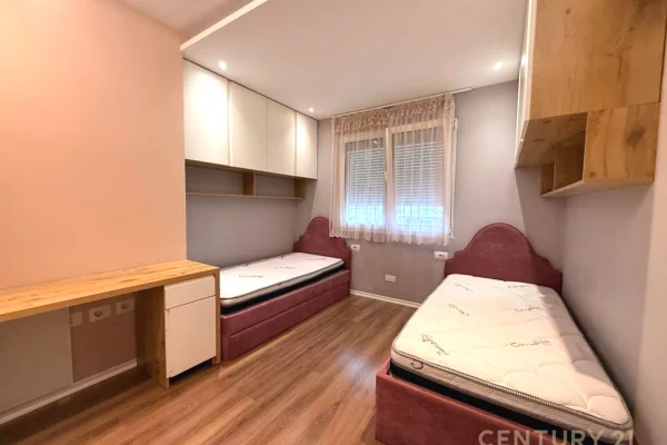 Shtepi me qera Apartament ne Tirane, 2+1, Mobilimi E mobiluar, Pagesa 1,000  Euro.