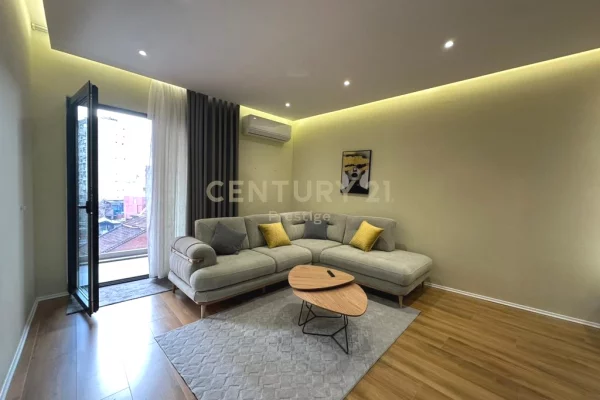 Appartamento in vendita a Tirana 1+1, Arredato