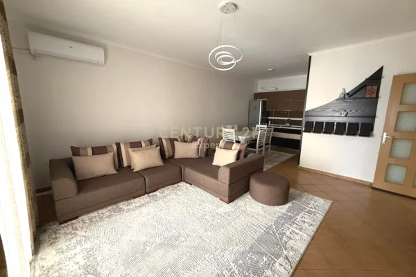 Shtepi me qera Apartament ne Tirane, 2+1, Mobilimi E mobiluar, Pagesa 500  Euro.