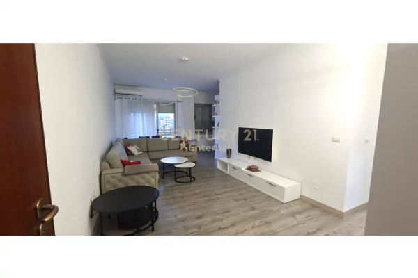 Jepet apartament 3+1+2 me Qira tek Liqeni i Thate