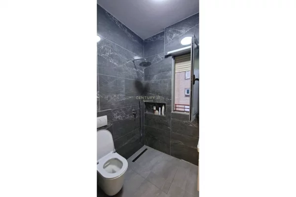 Shtepi me qera Apartament ne Tirane, 3+1, Mobilimi E mobiluar, Pagesa 1,300  Euro.