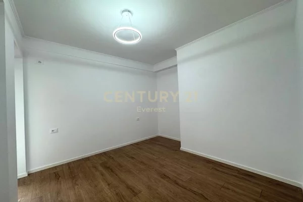 Appartamento in vendita a Tirana 1+1, Vuoto