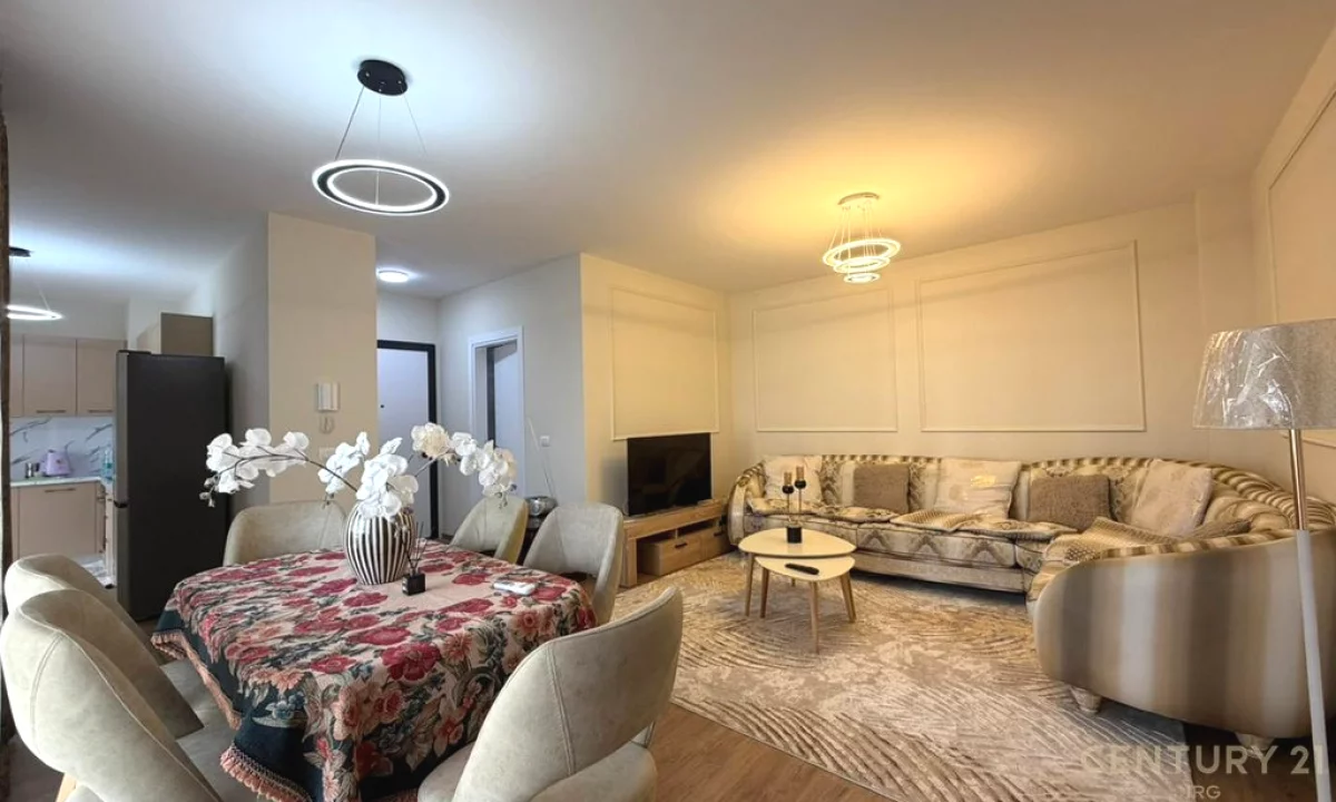 Appartamento in vendita a Tirana 2+1, Arredato