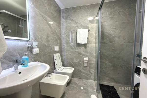 Appartamento in vendita a Tirana 2+1, Arredato