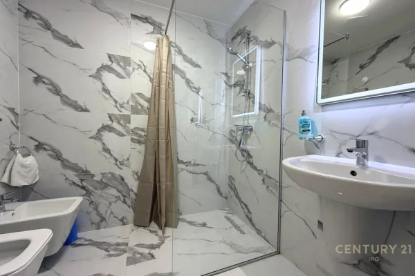 Appartamento in vendita a Tirana 2+1, Arredato