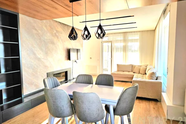 Shtepi me qera Apartament ne Tirane, 3+1, Mobilimi E mobiluar, Pagesa 1,000  Euro.