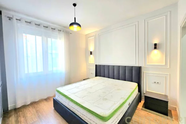 Shtepi me qera Apartament ne Tirane, 3+1, Mobilimi E mobiluar, Pagesa 1,000  Euro.