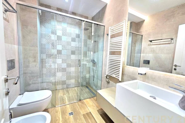 Shtepi me qera Apartament ne Tirane, 3+1, Mobilimi E mobiluar, Pagesa 1,000  Euro.