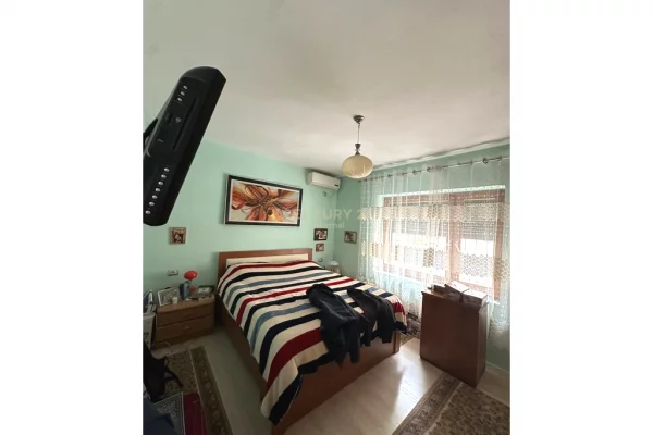 Shtepi me qera Apartament ne Tirane, 2+1, Mobilimi E mobiluar, Pagesa 800  Euro.