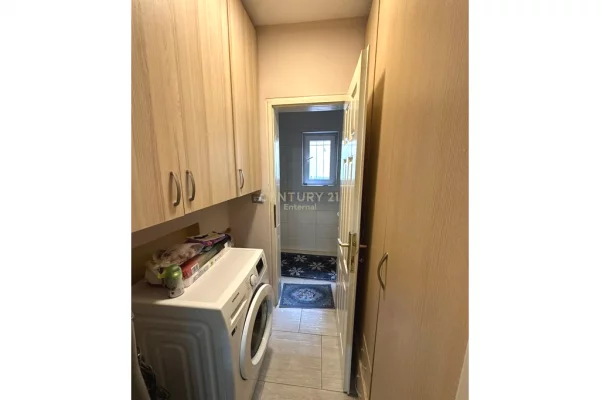 Shtepi me qera Apartament ne Tirane, 2+1, Mobilimi E mobiluar, Pagesa 800  Euro.