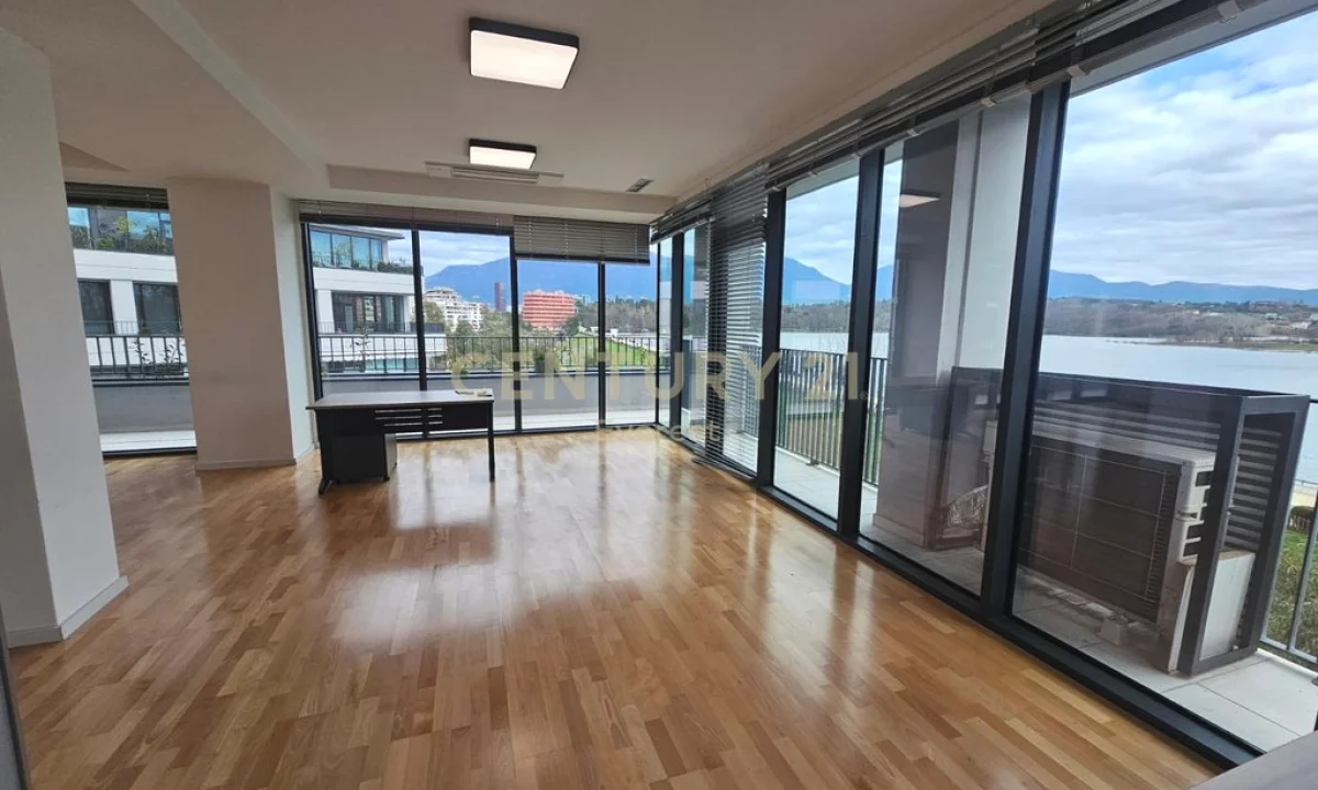 Tek Lake View, Jepet Me Qira Zyre Me Pamje Nga Liqeni, Bashke Me 3 Poste Parkimi!!!