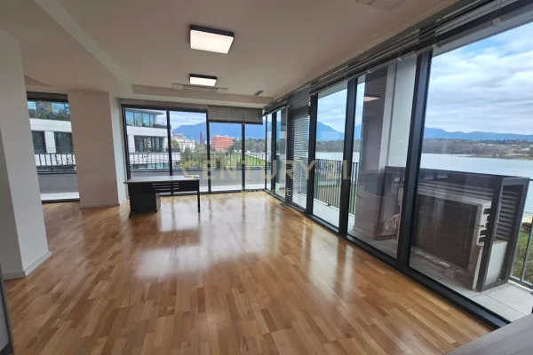 Tek Lake View, Jepet Me Qira Zyre Me Pamje Nga Liqeni, Bashke Me 3 Poste Parkimi!!!