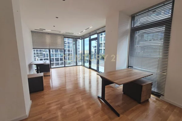 Tek Lake View, Jepet Me Qira Zyre Me Pamje Nga Liqeni, Bashke Me 3 Poste Parkimi!!!