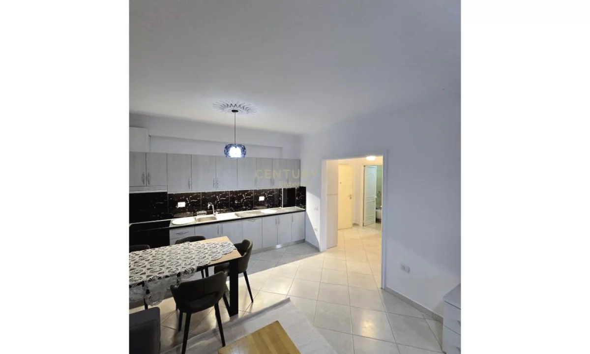 Appartamento in vendita a Tirana 2+1, Arredato