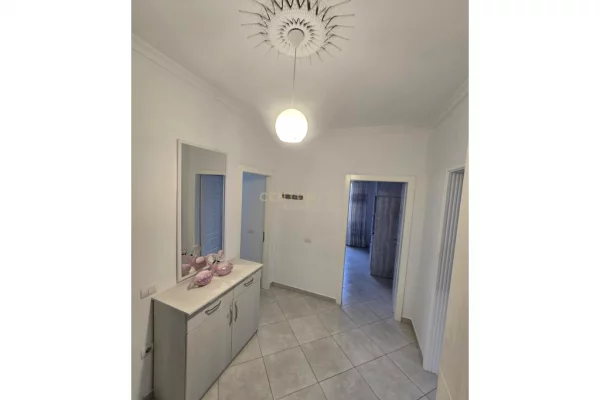 Appartamento in vendita a Tirana 2+1, Arredato