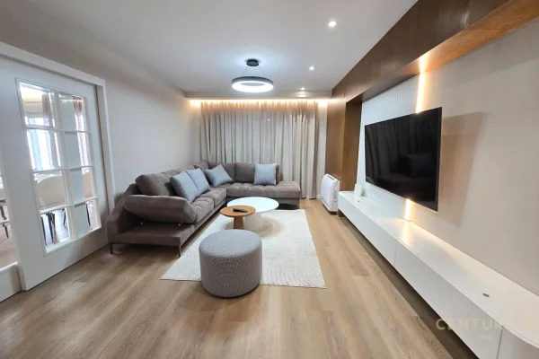 Appartamento in affitto a Tirana 2+1, Arredato