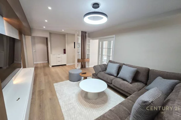 Appartamento in affitto a Tirana 2+1, Arredato