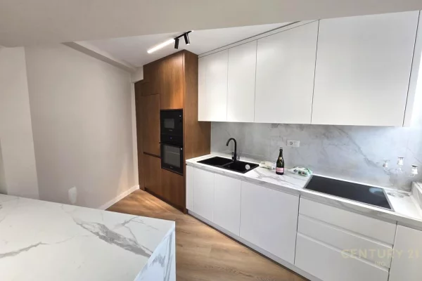 Appartamento in affitto a Tirana 2+1, Arredato