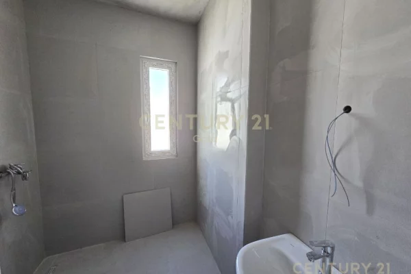 Apartment for sale in Tirana 3+1, Emty