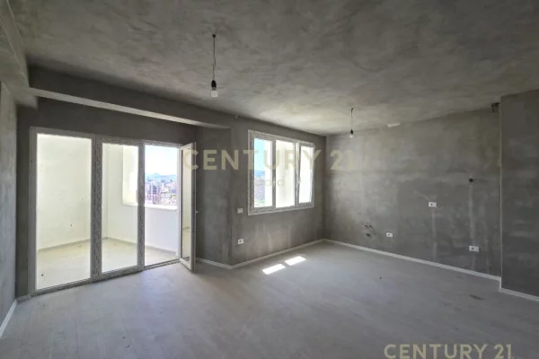 Apartment for sale in Tirana 3+1, Emty