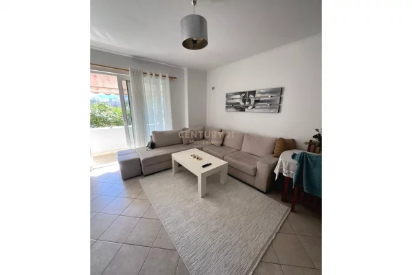 Apartament 1+1 Për Shitje prane Square 21