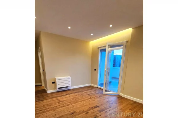 Penthouse (panoramic top floor) for sale in Tirana 3+1, In Part